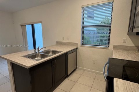 Touwnhouse à vendre à Homestead, Floride: 3 chambres, 120.4 m2 № 2153833 - photo 6