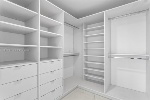 Condo in Aventura, Florida, 4 bedrooms  № 2081048 - photo 17