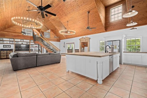 House in Southwest Ranches, Florida 4 bedrooms, 307.79 sq.m. № 1763914 - photo 4