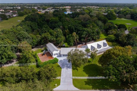 House in Southwest Ranches, Florida 4 bedrooms, 307.79 sq.m. № 1763914 - photo 30