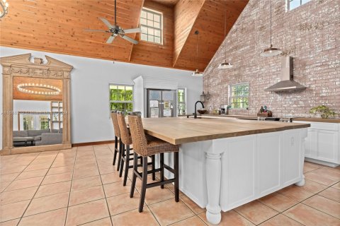 House in Southwest Ranches, Florida 4 bedrooms, 307.79 sq.m. № 1763914 - photo 2