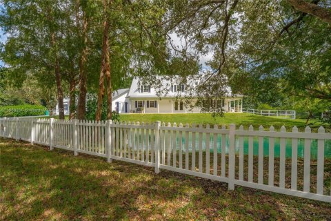 House in Southwest Ranches, Florida 4 bedrooms, 307.79 sq.m. № 1763914 - photo 27