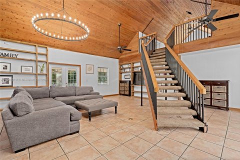 House in Southwest Ranches, Florida 4 bedrooms, 307.79 sq.m. № 1763914 - photo 5