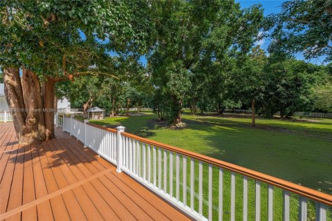 House in Southwest Ranches, Florida 4 bedrooms, 307.79 sq.m. № 1763914 - photo 24