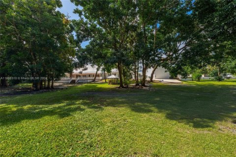 House in Southwest Ranches, Florida 4 bedrooms, 307.79 sq.m. № 1763914 - photo 26
