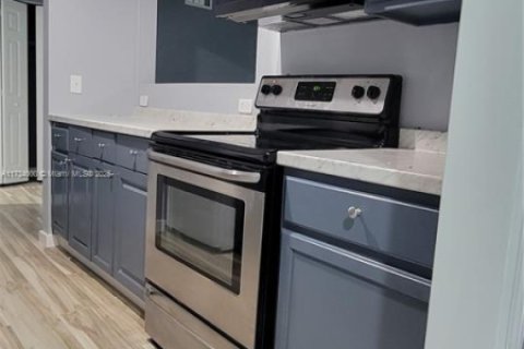 Condo in Tampa, Florida, 1 bedroom  № 1933873 - photo 4