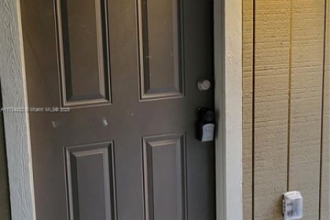 Condo in Tampa, Florida, 1 bedroom  № 1933873 - photo 15