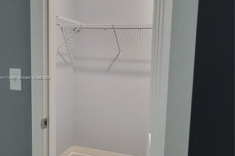 Condo in Tampa, Florida, 1 bedroom  № 1933873 - photo 13