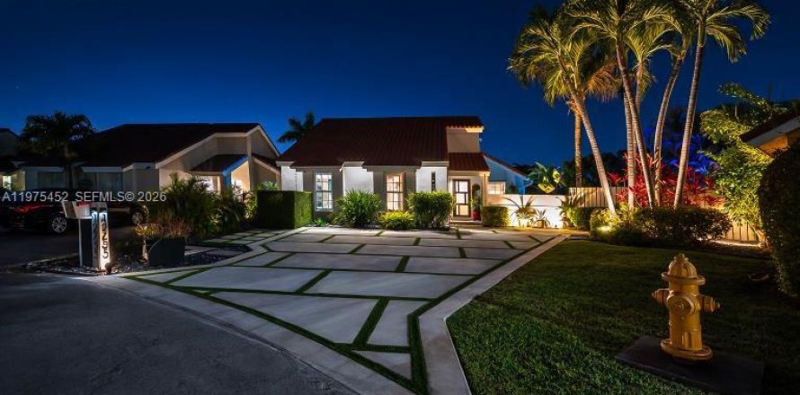 Дом в Майами, Флорида 3 спальни, 131.83м2 № 2040167