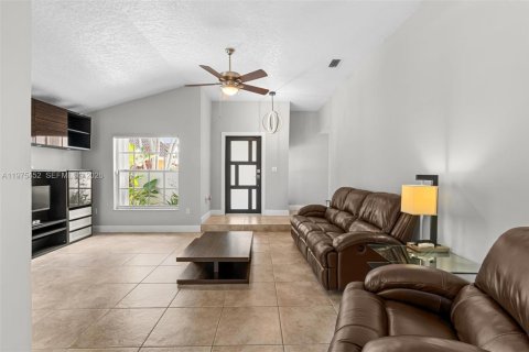 Купить виллу или дом в Майами, Флорида 3 спальни, 131.83м2, № 2040167 - фото 7