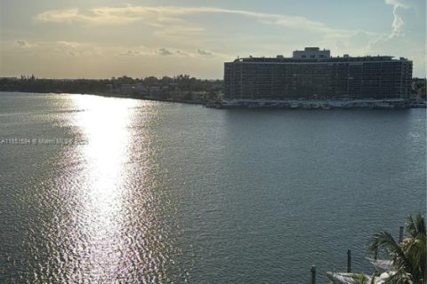 Copropriété à vendre à Miami Beach, Floride: 3 chambres, 121.14 m2 № 1858937 - photo 7