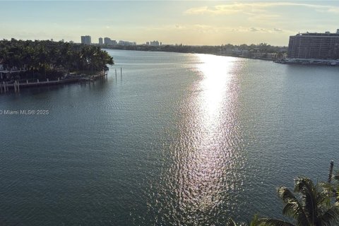 Copropriété à vendre à Miami Beach, Floride: 3 chambres, 121.14 m2 № 1858937 - photo 4