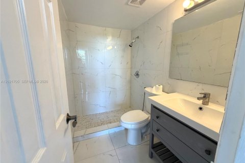 Copropriété à louer à North Miami Beach, Floride: 2 chambres, 95.22 m2 № 2145775 - photo 11