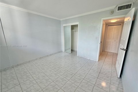 Copropriété à louer à North Miami Beach, Floride: 2 chambres, 95.22 m2 № 2145775 - photo 6