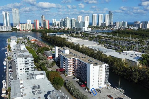 Copropriété à louer à North Miami Beach, Floride: 2 chambres, 95.22 m2 № 2145775 - photo 14