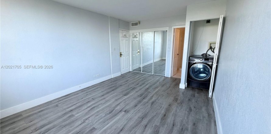 Condo à North Miami Beach, Floride, 2 chambres  № 2145775