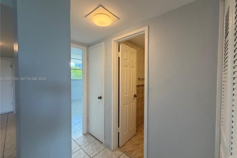 Copropriété à louer à North Miami Beach, Floride: 2 chambres, 95.22 m2 № 2145775 - photo 8