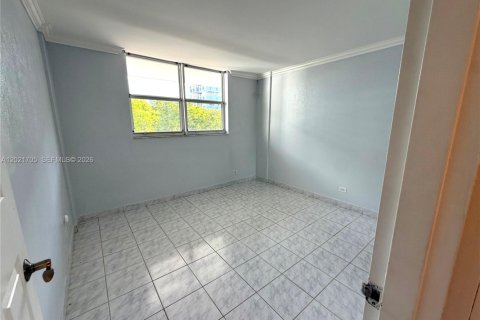 Copropriété à louer à North Miami Beach, Floride: 2 chambres, 95.22 m2 № 2145775 - photo 5