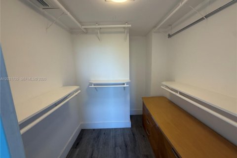 Copropriété à louer à North Miami Beach, Floride: 2 chambres, 95.22 m2 № 2145775 - photo 13