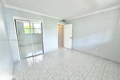 Copropriété à louer à North Miami Beach, Floride: 2 chambres, 95.22 m2 № 2145775 - photo 7