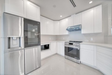 House in Palmetto Bay, Florida 4 bedrooms, 196.3 sq.m. № 2070859 - photo 7