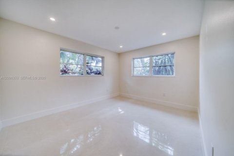 House in Palmetto Bay, Florida 4 bedrooms, 196.3 sq.m. № 2070859 - photo 24