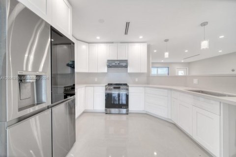 House in Palmetto Bay, Florida 4 bedrooms, 196.3 sq.m. № 2070859 - photo 8