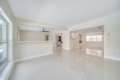 House in Palmetto Bay, Florida 4 bedrooms, 196.3 sq.m. № 2070859 - photo 15