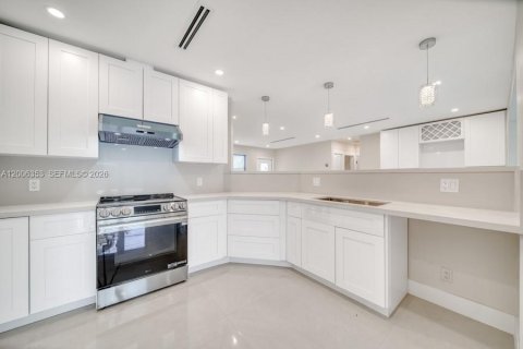 House in Palmetto Bay, Florida 4 bedrooms, 196.3 sq.m. № 2070859 - photo 5