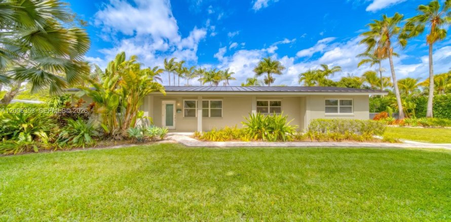 House in Palmetto Bay, Florida 4 bedrooms, 196.3 sq.m. № 2070859