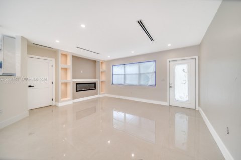 House in Palmetto Bay, Florida 4 bedrooms, 196.3 sq.m. № 2070859 - photo 10