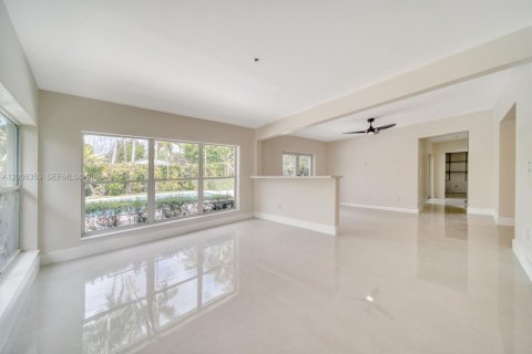 House in Palmetto Bay, Florida 4 bedrooms, 196.3 sq.m. № 2070859 - photo 12