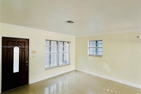 House in Hollywood, Florida 2 bedrooms, 85.47 sq.m. № 2015185 - photo 2