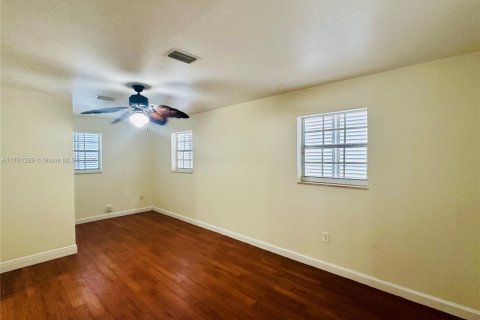 House in Hollywood, Florida 2 bedrooms, 85.47 sq.m. № 2015185 - photo 7