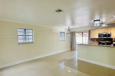 House in Hollywood, Florida 2 bedrooms, 85.47 sq.m. № 2015185 - photo 3