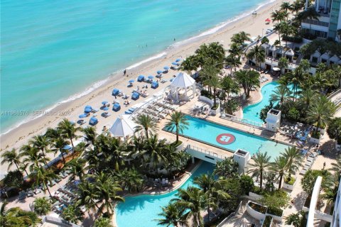 Кондоминиум с 3 спальнями в Холливуд, Флорида № 2031606