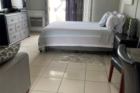 Condominio en venta en North Bay Village, Florida, 40.23 m2 № 1979358 - foto 5