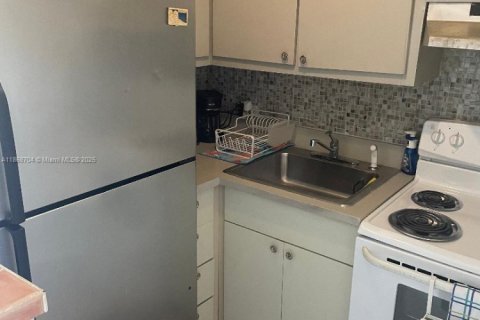 Condominio en venta en North Bay Village, Florida, 40.23 m2 № 1979358 - foto 7