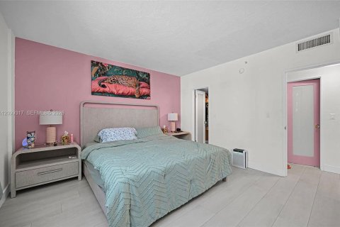 Condo in Hollywood, Florida, 1 bedroom № 2397438 - photo 8