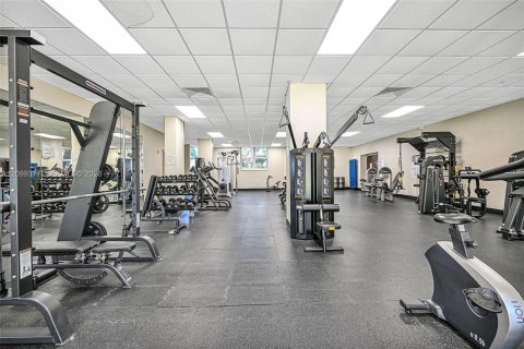 Condo in Hollywood, Florida, 1 bedroom № 2397438 - photo 12