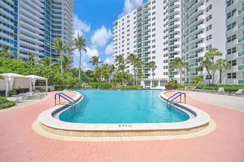 Condo in Hollywood, Florida, 1 bedroom № 2397438 - photo 14
