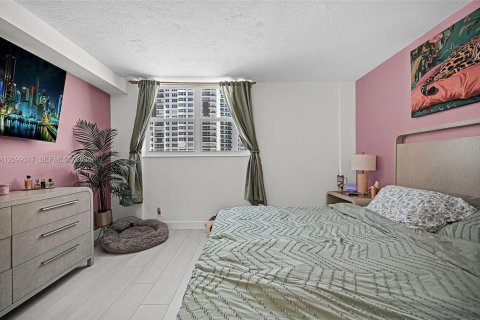 Condo in Hollywood, Florida, 1 bedroom № 2397438 - photo 7