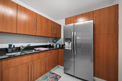 Condo in Hollywood, Florida, 1 bedroom № 2397438 - photo 10