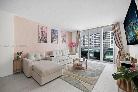Condo in Hollywood, Florida, 1 bedroom № 2397438 - photo 4