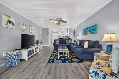 Copropriété à vendre à Sarasota, Floride: 2 chambres, 94.39 m2 № 2424213 - photo 16