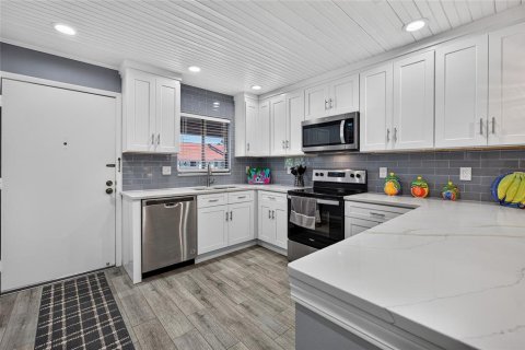 Copropriété à vendre à Sarasota, Floride: 2 chambres, 94.39 m2 № 2424213 - photo 10