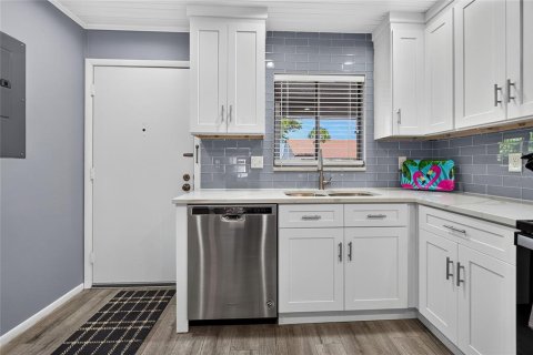 Copropriété à vendre à Sarasota, Floride: 2 chambres, 94.39 m2 № 2424213 - photo 9