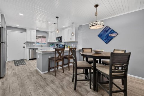 Copropriété à vendre à Sarasota, Floride: 2 chambres, 94.39 m2 № 2424213 - photo 12