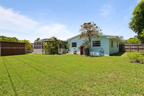 House in Cutler Bay, Florida 3 bedrooms, 138.8 sq.m. № 1784170 - photo 21