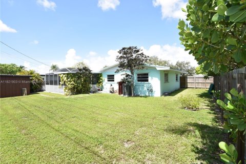 House in Cutler Bay, Florida 3 bedrooms, 138.8 sq.m. № 1784170 - photo 9